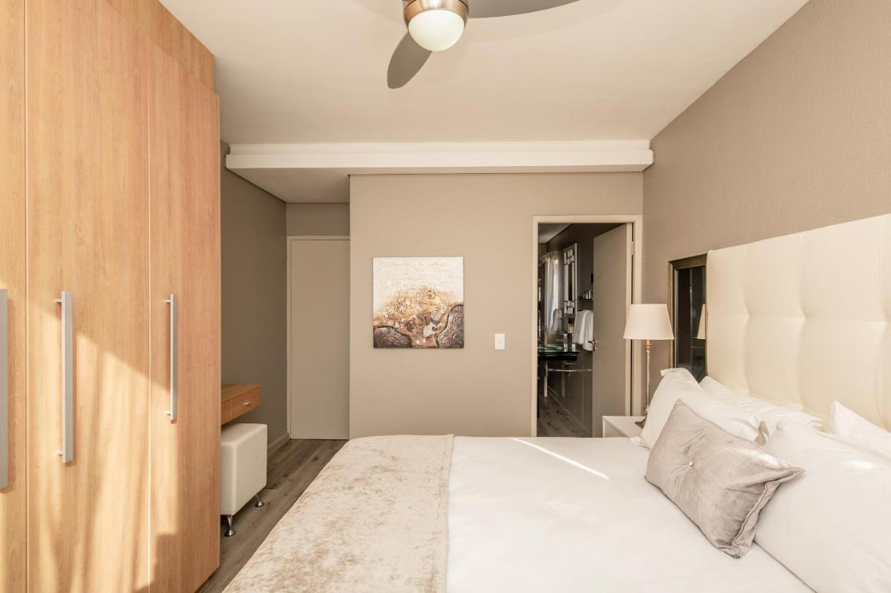 Infinity Self Catering Apartments Bloubergstrand Exterior foto