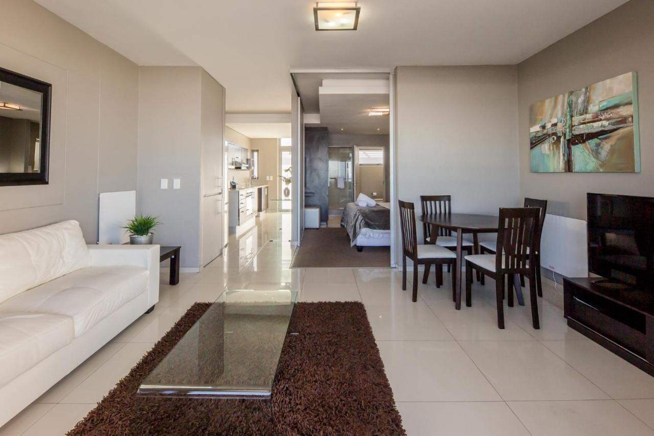 Infinity Self Catering Apartments Bloubergstrand Exterior foto